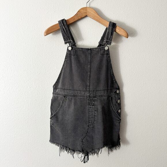 Free People Torn Up Mini Black Mini Denim‎ Skirt Overalls Women's Size 6 - Picture 2 of 11